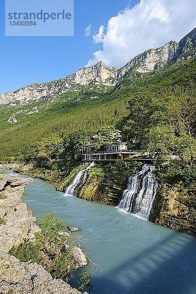 Fluss Vjosa  Këlcyra-Schlucht  Gryka e Këlcyrës  bei Kelcyra  Dhëmbel-Gebirge  Qar Gjirokastra  Gjirokastër  Albanien  Europa