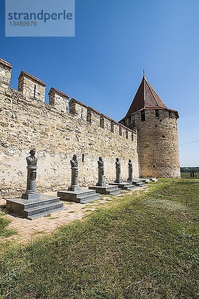 Heros-Statuen vor der Bender-Festung  Bender  Republik Transnistrien  Moldawien  Europa