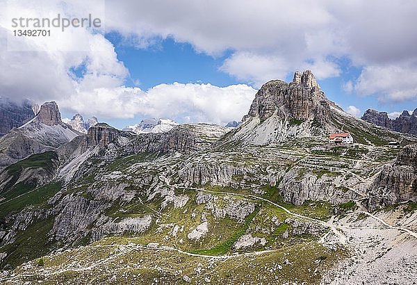 Drei Zinnen der Lavaredo-Hütte  Naturpark Sextner Dolomiten  Trentino Südtirol  Hochpustertal  Provinz Bozen  Alpen  Italien  Europa