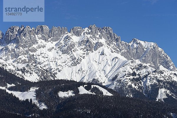 Schneebedeckte Ackerlspitze und Maukspitze im Winter  Wilder Kaiser  Kaisergebirge  Tirol  Österreich  Europa