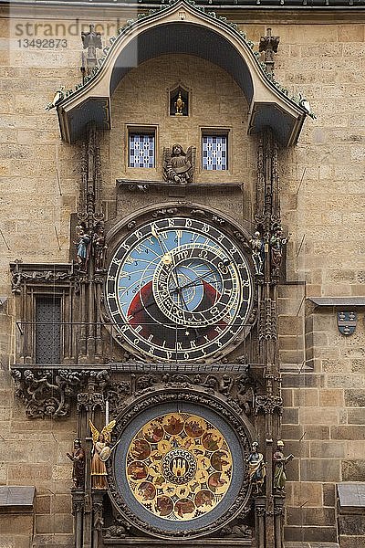 Astronomische Uhr auf dem Altstädter Rathaus  Prag  Böhmen  Tschechische Republik  Europa