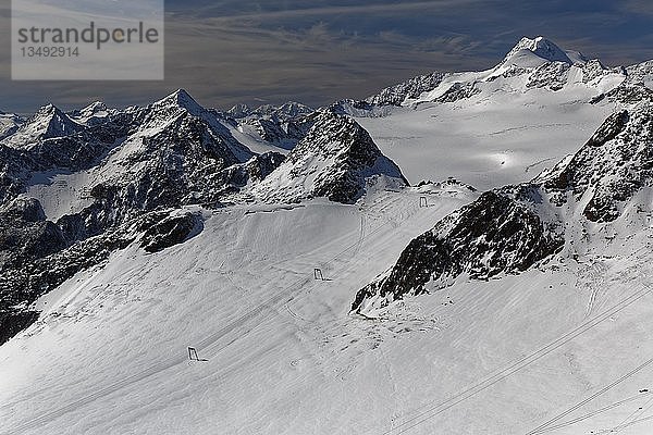 Blick auf die Wildspitze mit Schnee  Schwarze Schneid  Ötztaler Alpen  Sölden  Ötztal  Tirol  Österreich  Europa