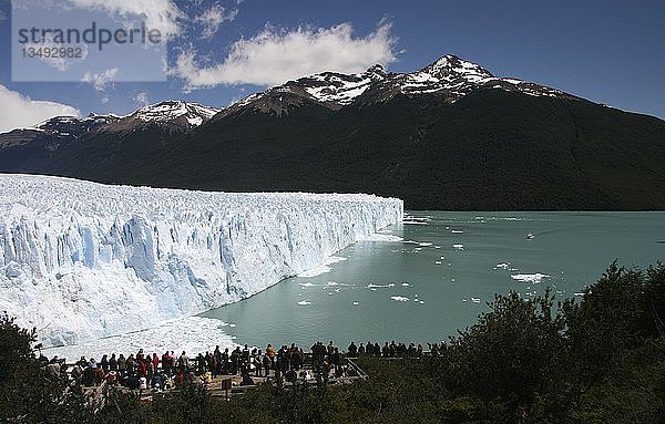 Aussichtsplattform  Perito-Moreno-Gletscher  Los Glaciares-Nationalpark  Patagonien  Argentinien  Südamerika