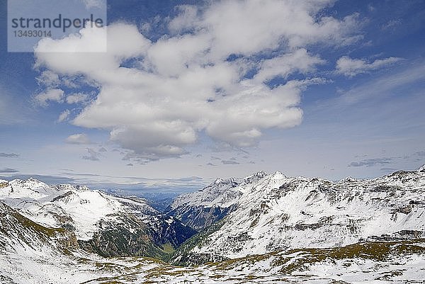Blick vom Hochtor ins Seidlwinkel-Tal  links die Goldberggruppe  Nationalpark Hohe Tauern  Kärnten  Österreich  Europa