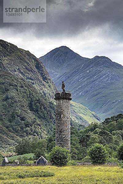 Denkmal in Glenfinnan zum Gedenken an den Jakobitenaufstand  am Ufer des Loch Shiel  Schottische Highlands  Schottland  Vereinigtes Königreich  Europa