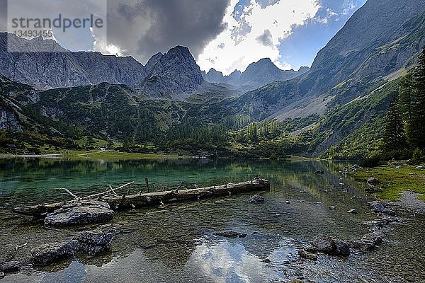 Seebensee  Sonnenspitze  Schartenkopf und Vorderer Drachenkopf  Ehrwald  Mieminger Kette  Wettersteingebirge  Tirol  Österreich  Europa