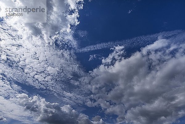 Wolkenformationen  Bayern  Deutschland  Europa