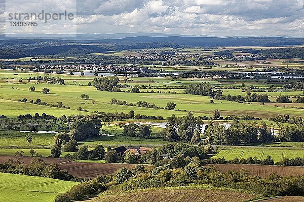 Blick nach links Kleinseelheim  mittlerer Niederwald  Erlensee  hintere Lahnberge  AmÃ¶neburg  Landkreis Marbug-Biedenkopf  Mittelhessen  Hessen  Deutschland  Europa