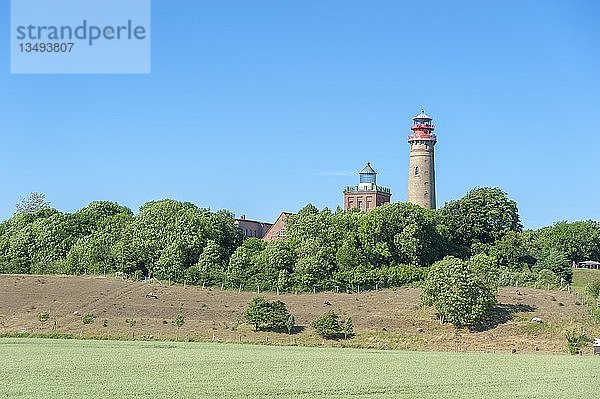 Landschaft mit Schinkelturm und Neuem Leuchtturm  Kap Arkona  Putgarten  RÃ¼gen  Mecklenburg Vorpommern  Deutschland  Europa