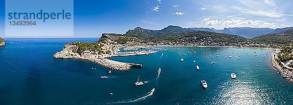 Luftaufnahme  Bucht  Naturhafen  Port de SÃ³ller  Serra de Tramuntana  Mallorca  Balearische Inseln  Spanien  Europa