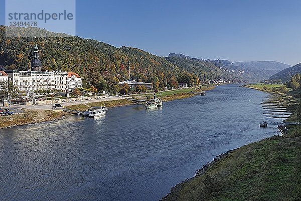 Blick über die Elbe nach Bad Schandau  Sächsische Schweiz  Sachsen  Deutschland  Europa