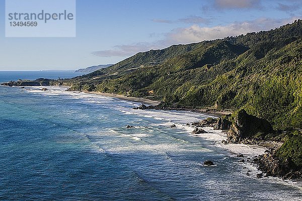 Unberührte Westküste zwischen Greymouth und Westport  Südinsel  Neuseeland  Ozeanien