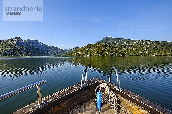 Ausflugsboot auf dem Skadar-See  Nationalpark Skadar-See  Provinz Bar  Montenegro  Europa