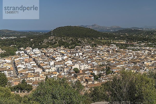 Blick auf Pollenca  Mallorca  Balearische Inseln  Spanien  Europa