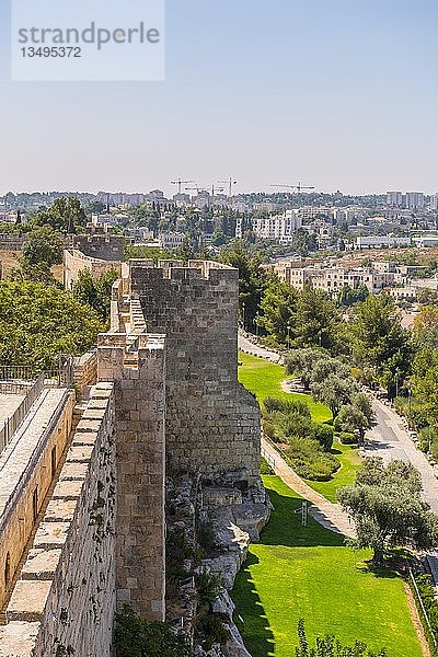 Stadtmauer der Altstadt  Blick auf die Neustadt  Jerusalem  Israel  Asien
