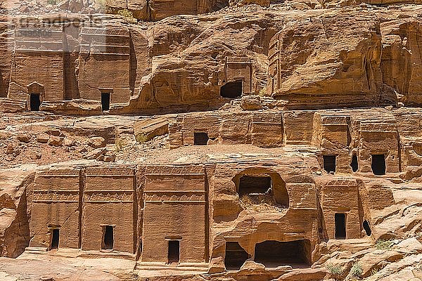 In Fels gehauene Häuser  Nabatäerstadt Petra  nahe Wadi Musa  Jordanien  Asien
