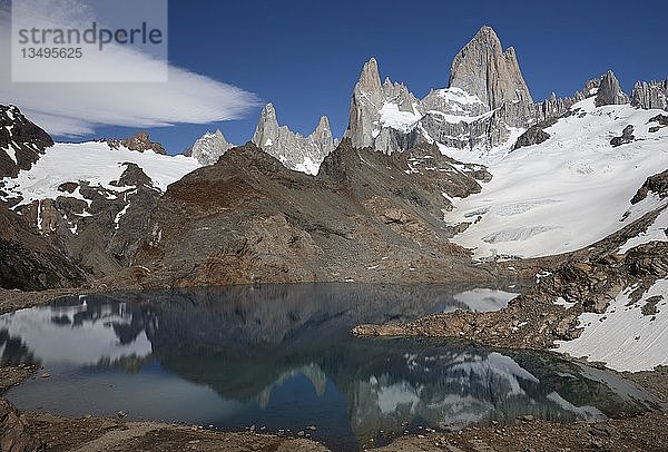 Laguna de Los Tres  dahinter das Fitz Roy Massiv  Nationalpark Los Glaciares  Patagonien  Argentinien  Südamerika