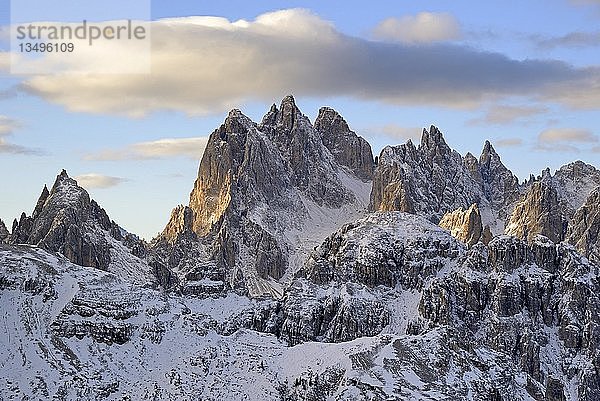 Blick von der Auronzohütte 2320 m auf die Cadini-Gruppe  Cadini di Misurina  Sextner Dolomiten  Südtirol  Südtirol  Italien  Europa