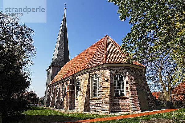 Historische St. Nikolaikirche in Borstel  Gemeinde Jork  Altes Land  Landkreis Stade  Niedersachsen  Deutschland  Europa