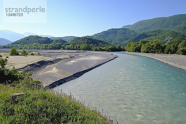 Fluss Vjosa  Mündung des Sarandaporos  Grenzgebiet zu Griechenland  Qar Gjirokastra  Gjirokastër  Albanien  Europa