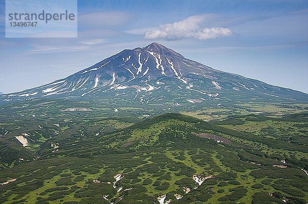 Luftaufnahme  Vulkan Iljinsky  Kamtschatka  Russland  Europa