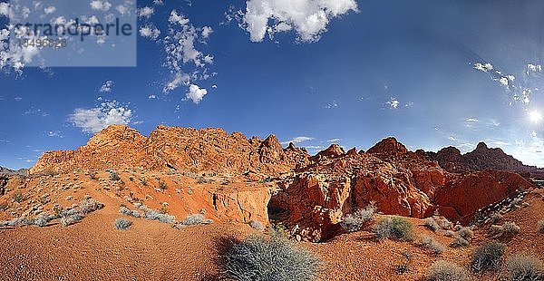 Rote Sandsteinformationen  Panoramablick bei The Cabins  Valley of Fire  Nevada  Vereinigte Staaten  Nordamerika