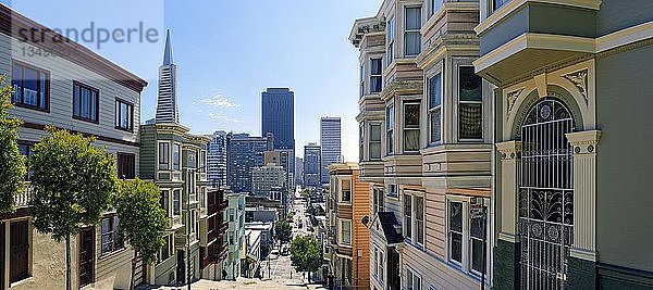 Ansicht der Kearny Street mit der Transamerica-Pyramide  San Francisco  Kalifornien  USA  Nordamerika