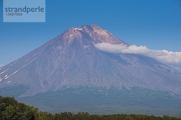 Vulkan Avachinskaya Sopka  in der Nähe von Petropavlovsk-Kamchatsky  Kamtschatka  Russland  Europa