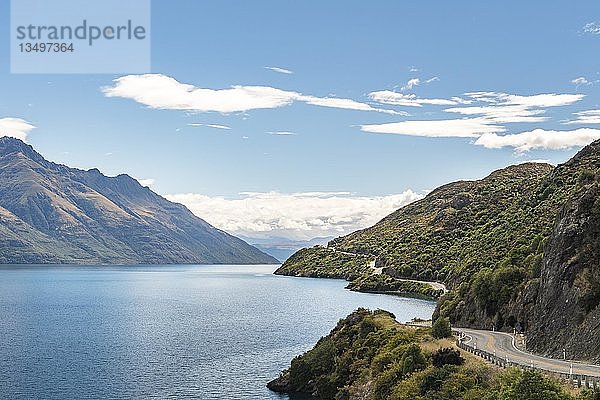 Kurvenreiche Straße nach Queenstown am Lake Wakatipu  Devil's Staircase  Otago  Südinsel  Neuseeland  Ozeanien
