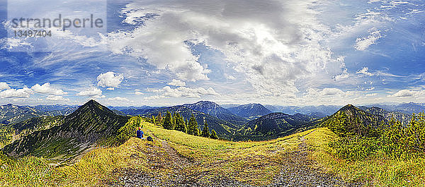 360 Â°-Panorama des Blaubergkamms mit Guffert-Massiv und Halserspitze  Wildbad Kreuth  Bayern  Deutschland  Europa