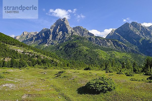 Berge Maja e Thatë und Maja Lugut Ujit  Valbona-Tal  Valbona-Nationalpark  Albanische Alpen  Prokletije  Qar Kukes  Albanien  Europa