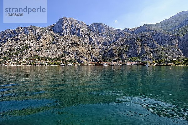 Dobrota und Kotor  Bucht von Kotor  Derinski Vrh und Volujak-Gebirge  Montenegro  Europa