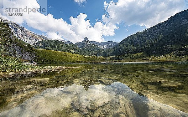 Schottmalhorn gespiegelt im Funtensee  Steinernes Meer  Nationalpark Berchtesgaden  Berchtesgadener Land  Oberbayern  Bayern  Deutschland  Europa