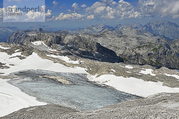 Blick vom Gipfel des Hochkönigs auf das Plateau der Übergossene Alm  Hochkönig-Gebirge  Salzburger Land  Österreich  Europa