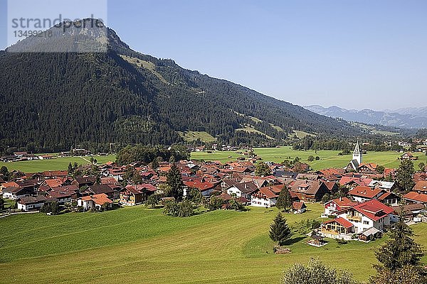 Blick auf Bad Oberdorf  hinten links Imberger Horn  Bad Hindelang  Ostrachtal  OberallgÃ¤u  AllgÃ¤u  Bayern  Deutschland  Europa