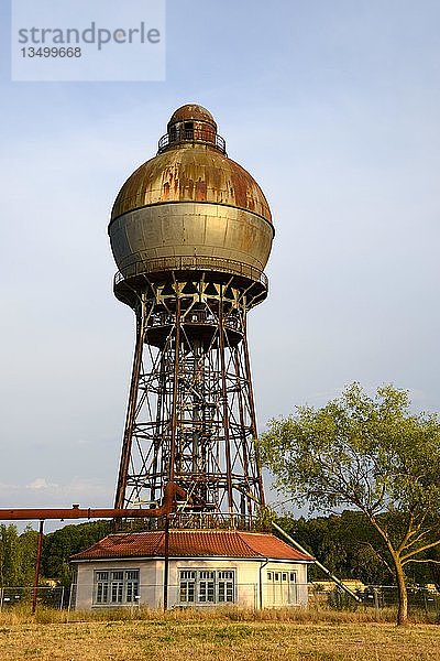 Historischer Wasserturm  erbaut im Jahre 1921  Ilseder HÃ¼tte  Ilsede  Peine  Niedersachsen  Deutschland  Europa
