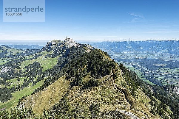 Blick vom geologischen Höhenweg  Appenzeller Alpen  auf den Hohen Kasten  1794m  Kanton Appenzell Innerrhoden  Schweiz  Europa