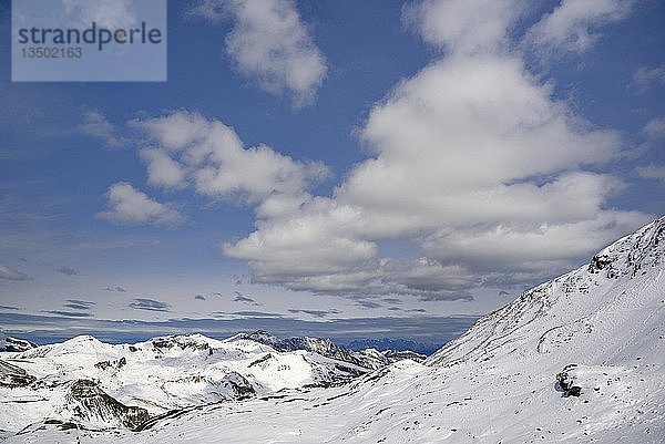 Blick vom Hochtor auf die Edelweißspitze 2572 m  Nationalpark Hohe Tauern  Kärnten  Österreich  Europa