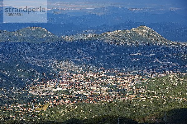 Cetinje  Blick vom Jezerski Vrh im Lovcen-Nationalpark  Montenegro  Europa