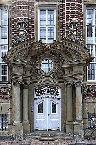 Eingangsportal im neobarocken Stil um 1880  MÃ¼nster  Nordrhein-Westfalen  Deutschland  Europa
