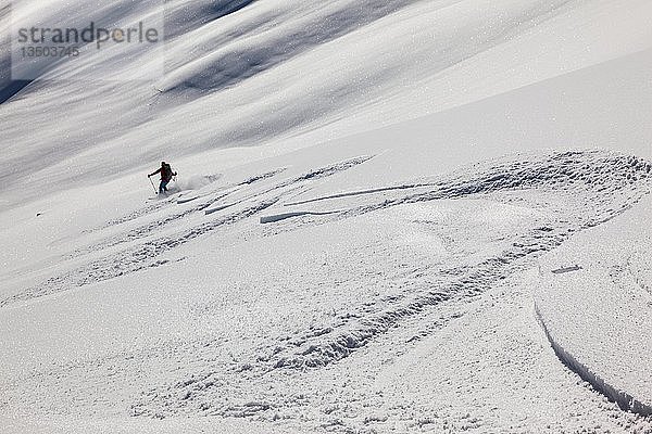 Skitour  Abfahrtsstrecke im unberührten Skigebiet  Wertacher HÃ¶rnle  Unterjoch  Landkreis OberallgÃ¤u  Bayern  Deutschland  Europa
