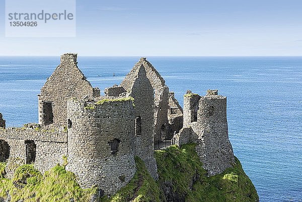 Dunluce Castle  Atlantikküste  Grafschaft Antrim  Nordirland  Vereinigtes Königreich  Europa