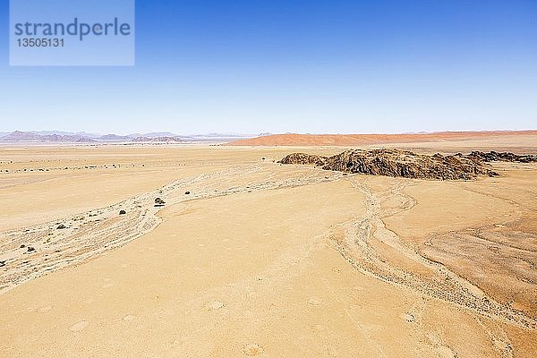 Luftaufnahme  regenverwaschene Landschaft  Elim-Düne  Sossusvlei  Namib-Wüste  Namib-Naukluft-Nationalpark  Namibia  Afrika