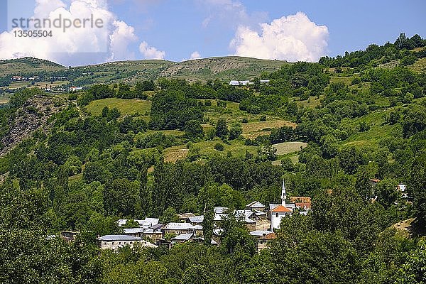 Dorf Cernjeve  Naturpark Korab-Koritnik Park  nördlich von Peshkopia  Qark Dibra  Albanien  Europa