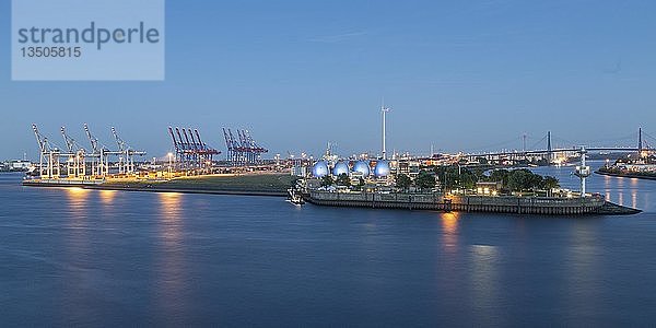 Hamburger Hafen in der Abenddämmerung  Containerterminal  Elbe  Hamburg  Deutschland  Europa