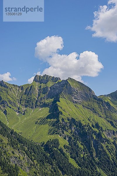 Blick vom Riefenkopf  1748m auf Schneck  2268m  und Himmelhorn  2111m  mit RÃ¤dlergrat  AllgÃ¤uer Alpen  AllgÃ¤u  Bayern  Deutschland  Europa
