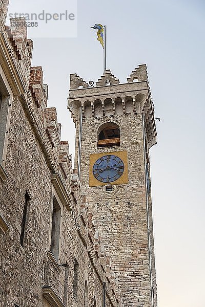 Uhrenturm des Palazzo Pretorio  Altstadt  Trient  Trentino  Südtirol  Italien  Europa
