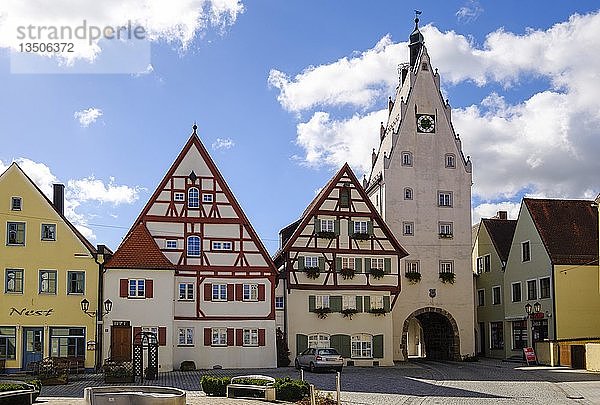 Marktplatz und Oberes Tor  Monheim  Landkreis Donau-Ries  Schwaben  Bayern  Deutschland  Europa