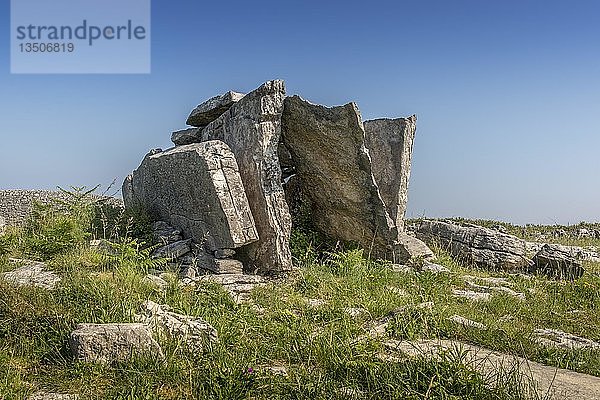 Historisches Steinkammergrab aus der Eisenzeit  Eochaill  Inishmore  Aran-Inseln  Grafschaft Galway  Republik Irland