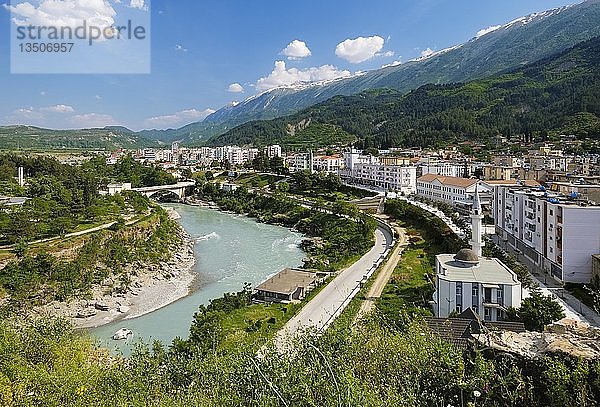 Përmet  Permet  Fluss Vjosa  Vjosa-Tal  Gjirokastra  Gjirokastër  Albanien  Europa